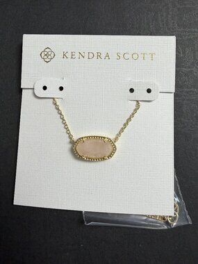 Elisa Gold Pendant Necklace in Rose Quartz